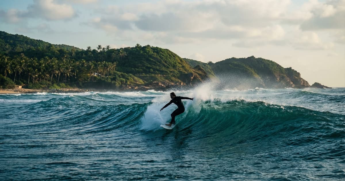 万宁日月湾冲浪点完全攻略：最佳季节与浪点分布